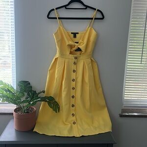 Stunning butter colored sun dress!! It’s new with tags!